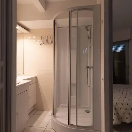 Le Lavandou, T2 Lumineux, Acces Direct Plage, Parking Prive - Fr-1-803-79 Apartmán *