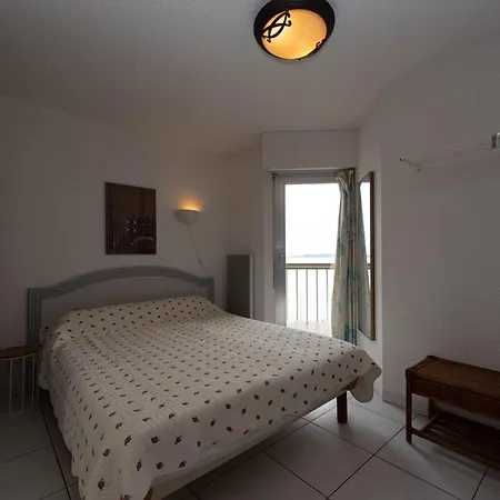Apartment Le Lavandou, T2 Lumineux, Acces Direct Plage, Parking Prive - Fr-1-803-79 Le Lavandou