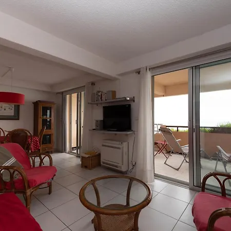 Apartment Le Lavandou, T2 Lumineux, Acces Direct Plage, Parking Prive - Fr-1-803-79 *