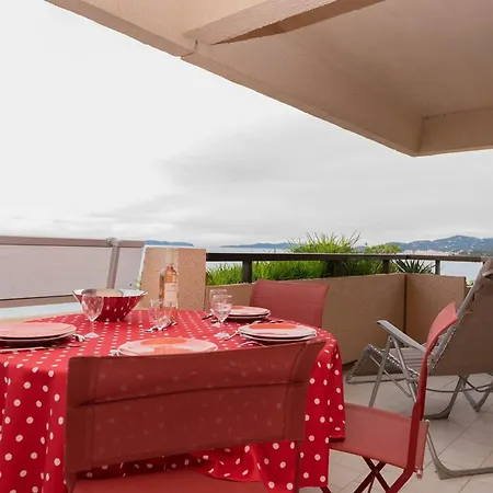 Le Lavandou, T2 Lumineux, Accès Direct Plage, Parking Privé - Fr-1-803-79 *