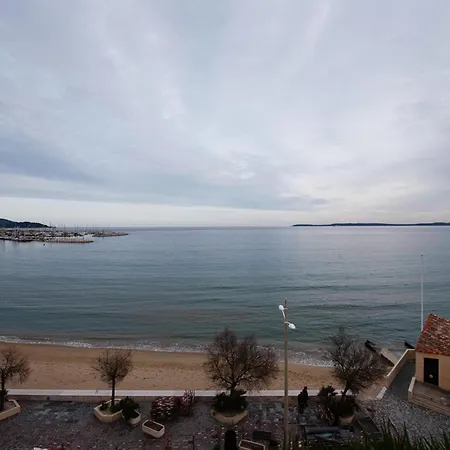 Le Lavandou, T2 Lumineux, Accès Direct Plage, Parking Privé - Fr-1-803-79 Le Lavandou